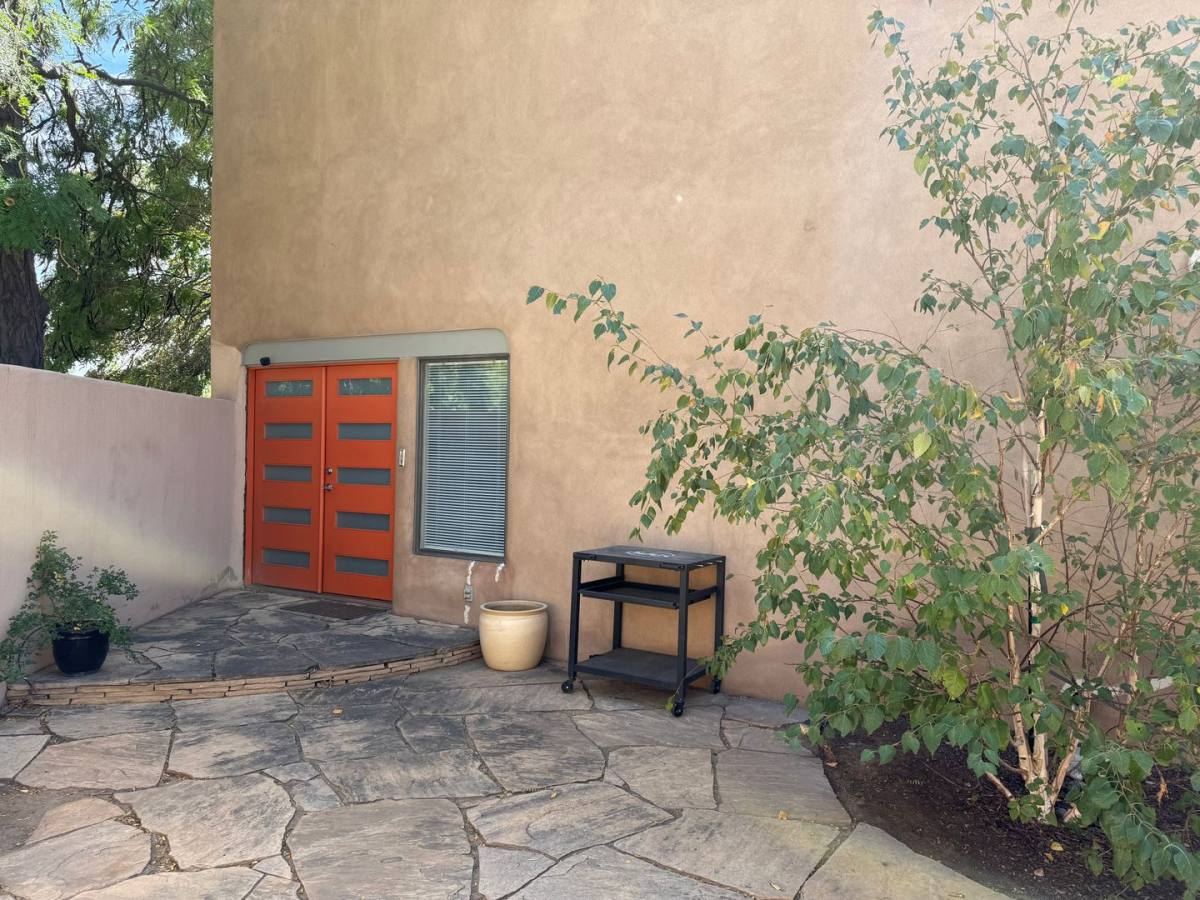 Townhouse for rent at 814 SE Circle NW, Albuquerque, NM 87104