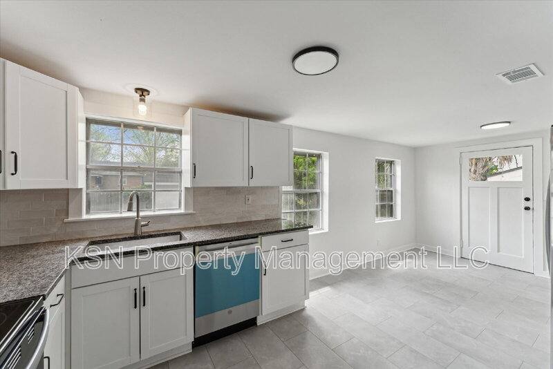 House for rent at 1921 Fitzgerald St, Savannah, GA 31405
