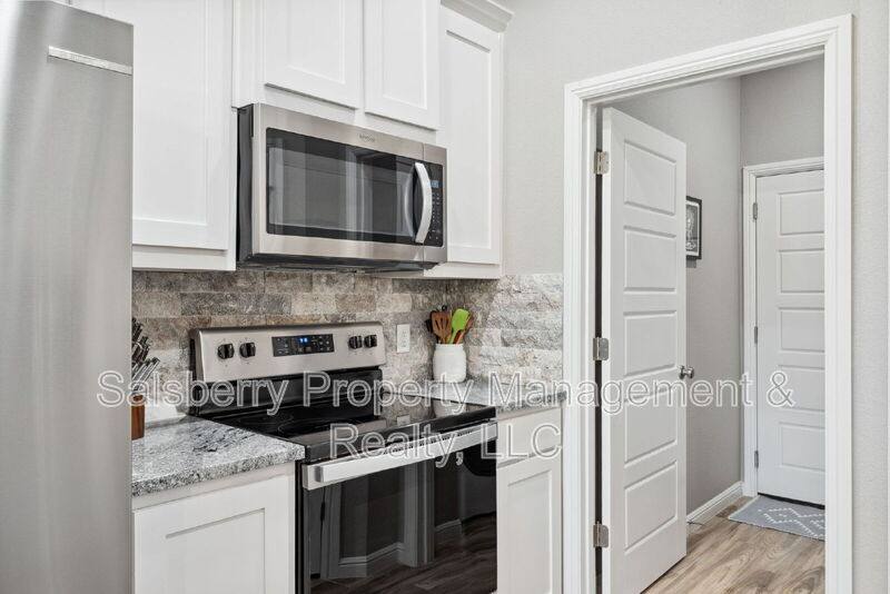 House for rent at 3310 Windcrest Dr, Granbury, TX 76049