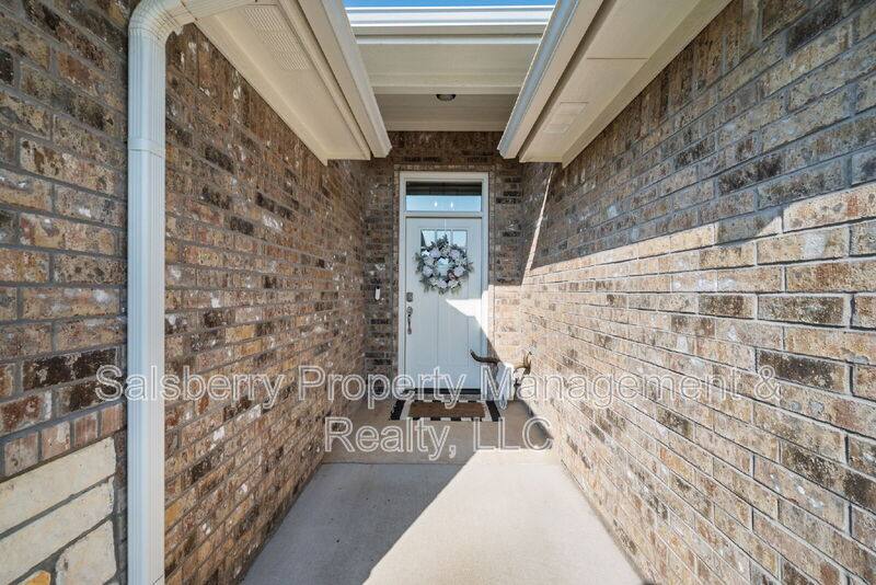 House for rent at 3310 Windcrest Dr, Granbury, TX 76049