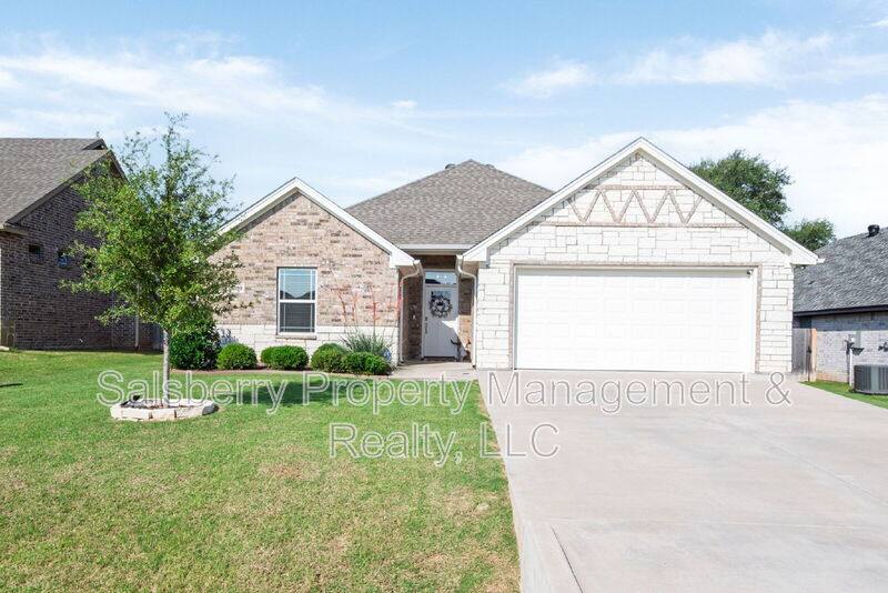 House for rent at 3310 Windcrest Dr, Granbury, TX 76049