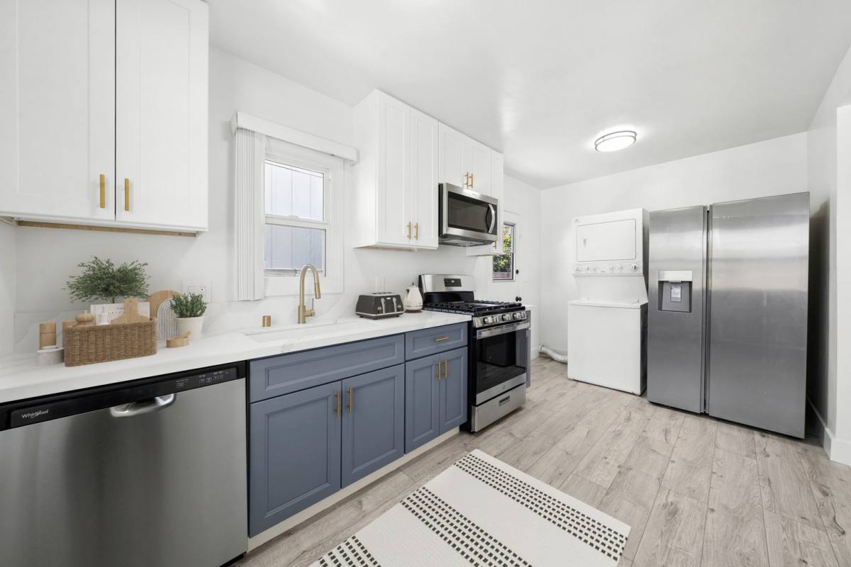 Apartment for rent at 1612 Orange Ave, Costa Mesa, CA 92627