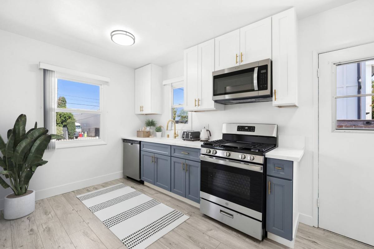 Apartment for rent at 1612 Orange Ave, Costa Mesa, CA 92627