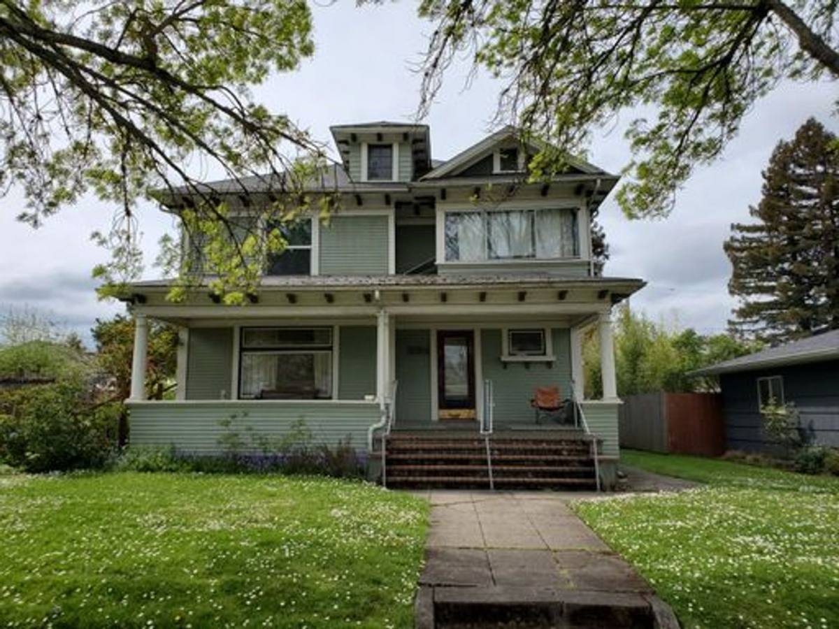Apartment for rent at 1654 Lincoln St, Eugene, OR 97401