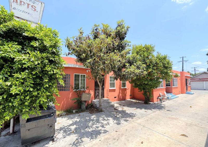 Apartment for rent at 6914 1 2 Main St, Los Angeles, CA 90003