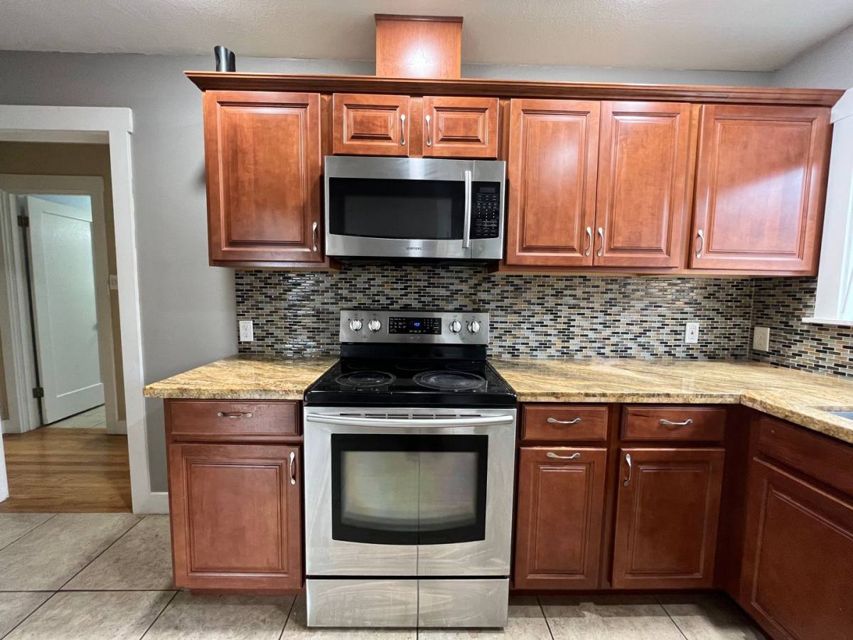 House for rent at 1650 Manor Dr, Gladstone, OR 97027