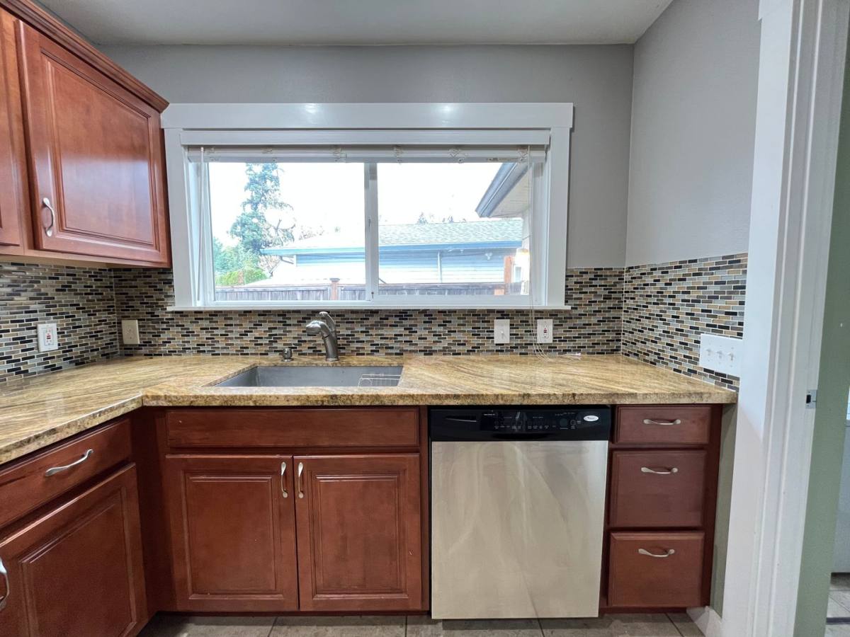 House for rent at 1650 Manor Dr, Gladstone, OR 97027