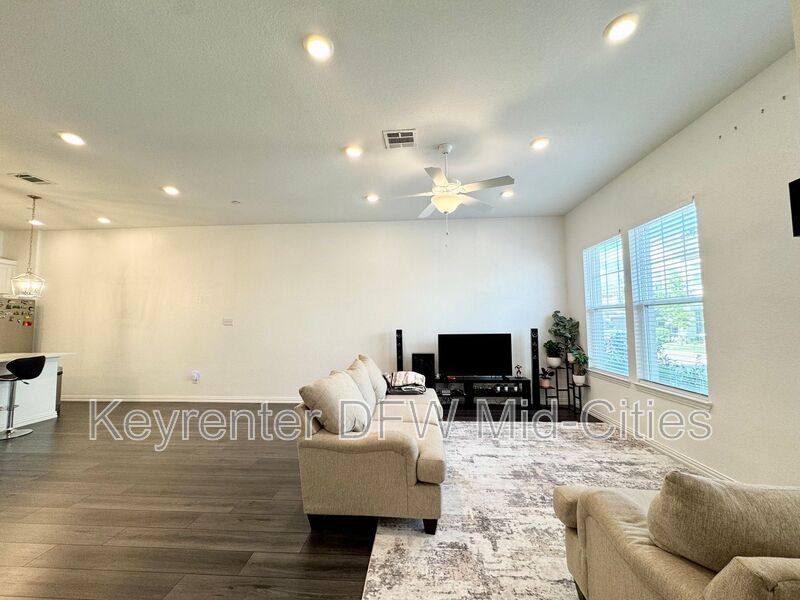 House for rent at 9927 Tolbert St, Irving, TX 75063