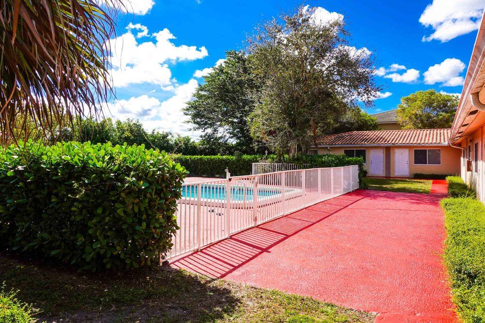 Apartment for rent at 8430 NW 40th St, Coral Springs, FL 33065
