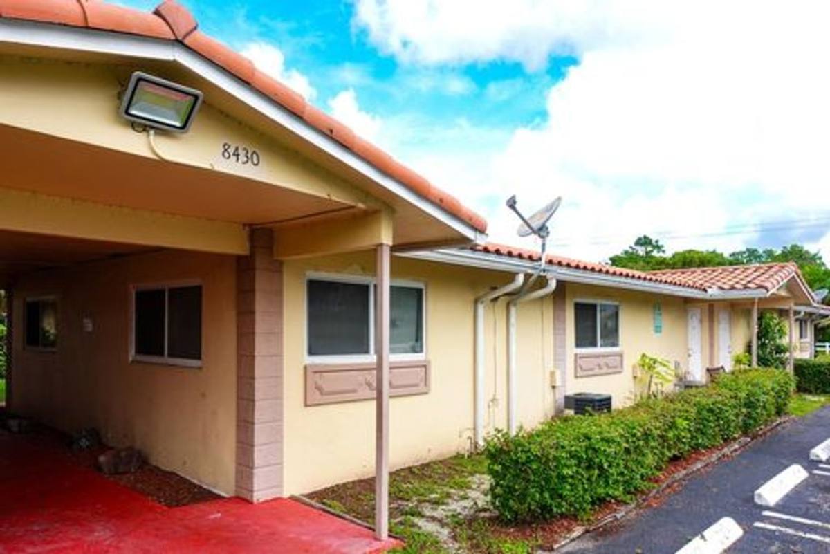 Apartment for rent at 8430 NW 40th St, Coral Springs, FL 33065