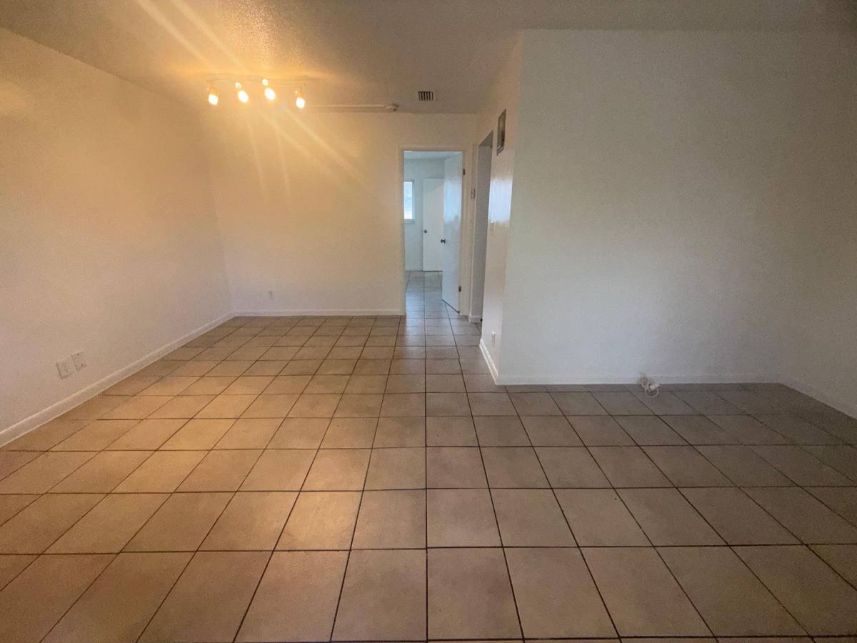 Apartment for rent at 8430 NW 40th St, Coral Springs, FL 33065