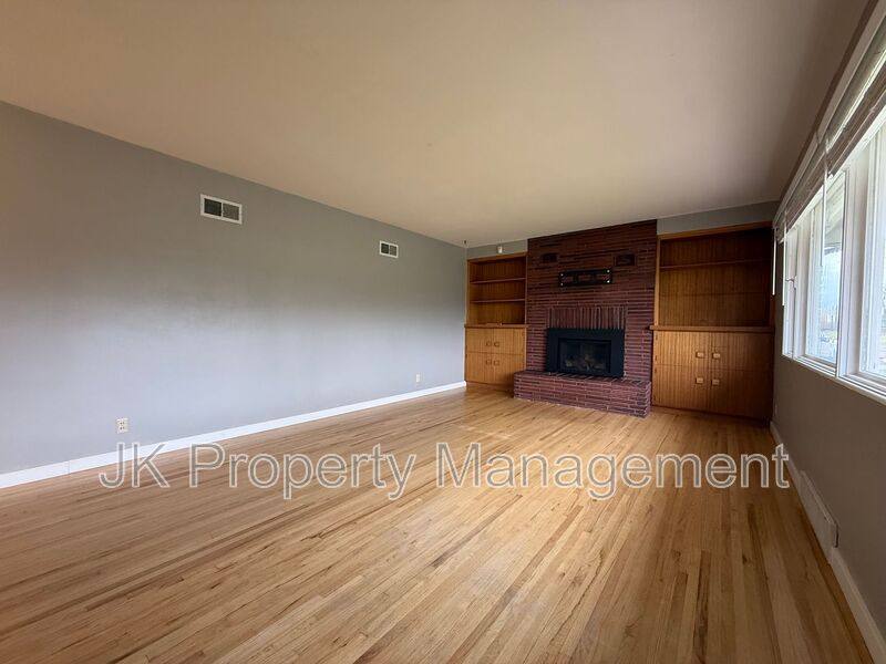 House for rent at 1726 Alder Dr, Great Falls, MT 59404