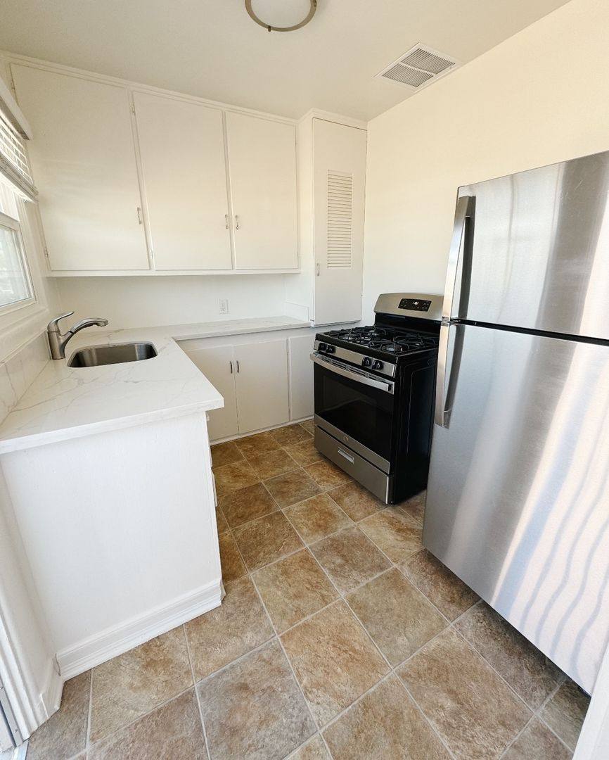 Apartment for rent at 2073-79 Emerald St, San Diego, CA 92109