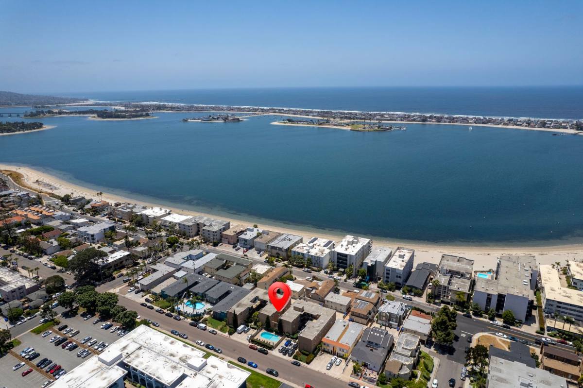 Apartment for rent at 3850 60 Haines St, San Diego, CA 92109