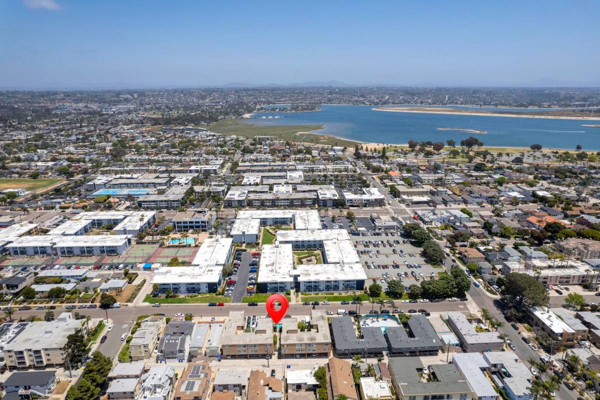 Apartment for rent at 3850 60 Haines St, San Diego, CA 92109