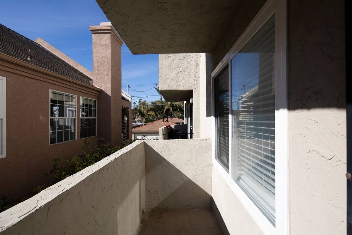 Apartment for rent at 1656 Reed Ave #8, San Diego, CA 92109