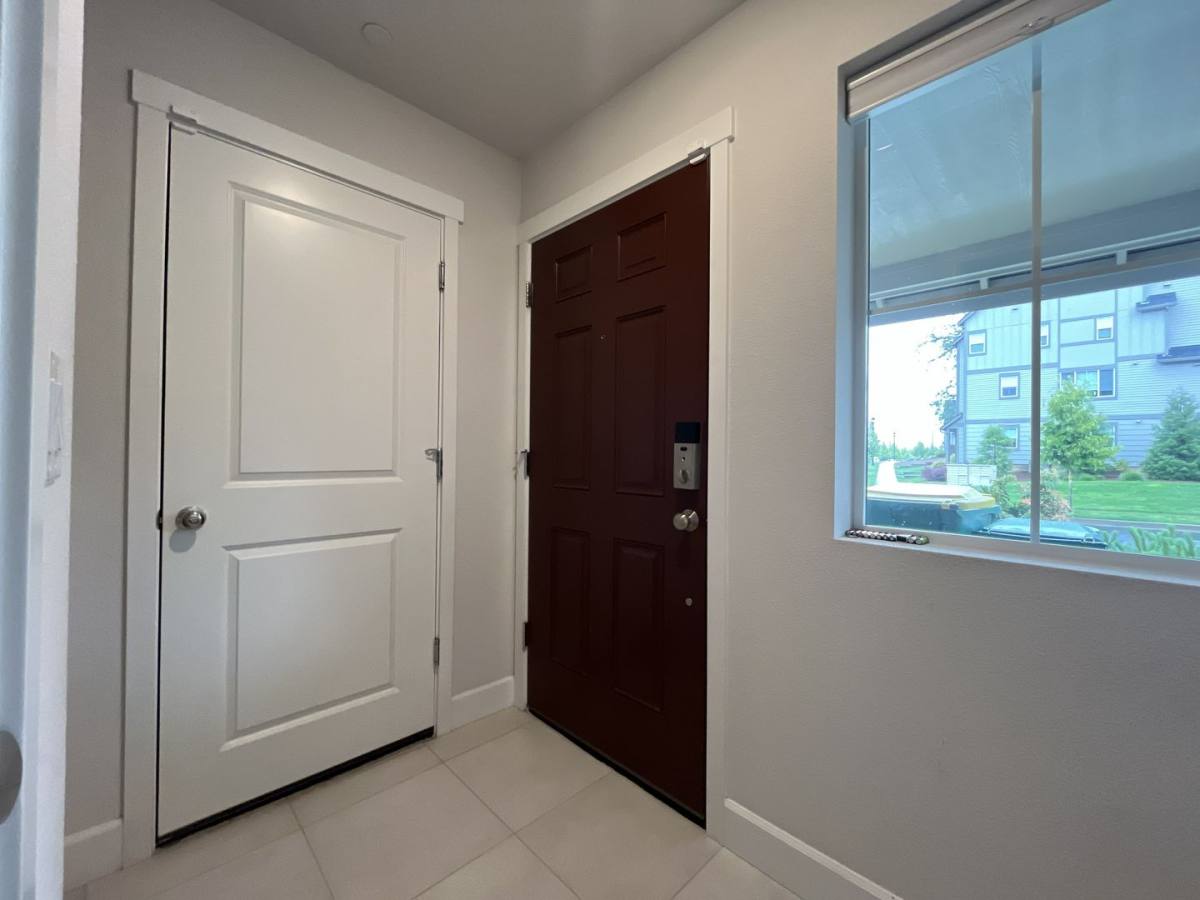 Townhouse for rent at 12949 SW Meadbrook Lane, Beaverton, OR 97007