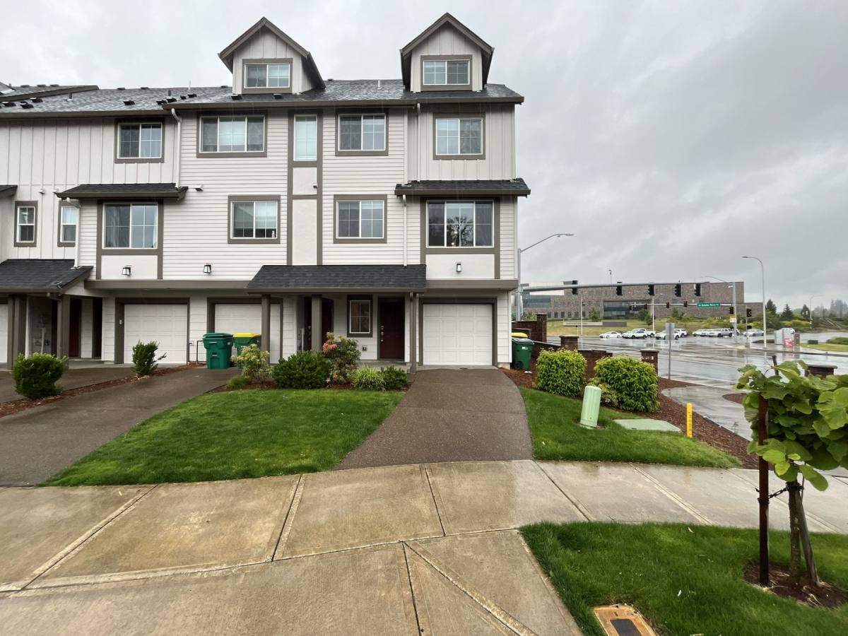 Townhouse for rent at 12949 SW Meadbrook Lane, Beaverton, OR 97007