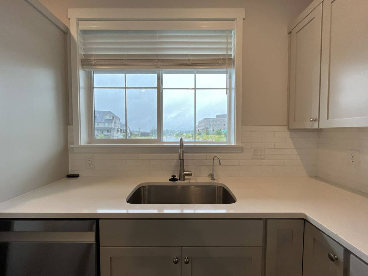 Townhouse for rent at 12949 SW Meadbrook Lane, Beaverton, OR 97007