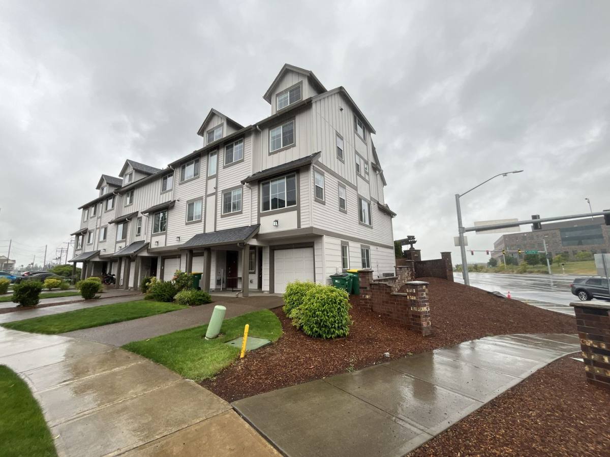 Townhouse for rent at 12949 SW Meadbrook Lane, Beaverton, OR 97007