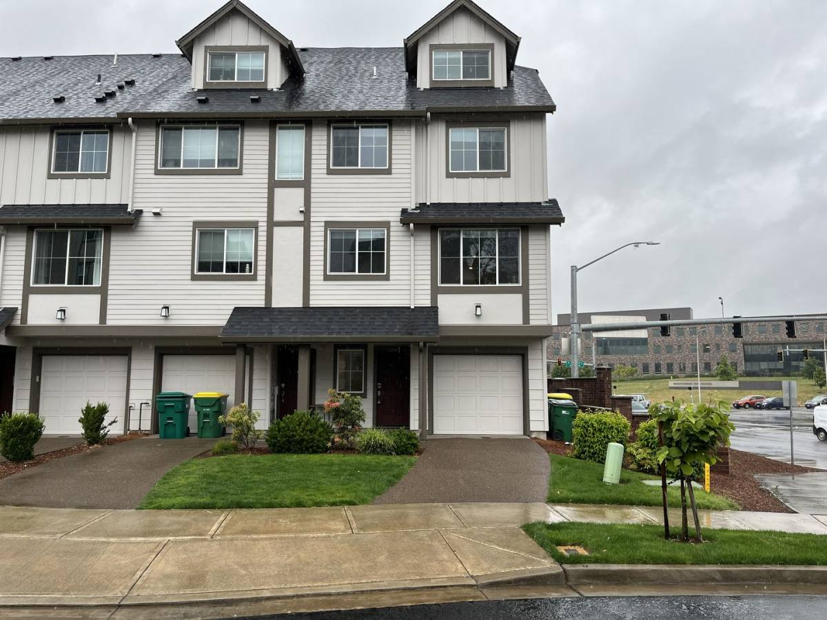 Townhouse for rent at 12949 SW Meadbrook Lane, Beaverton, OR 97007