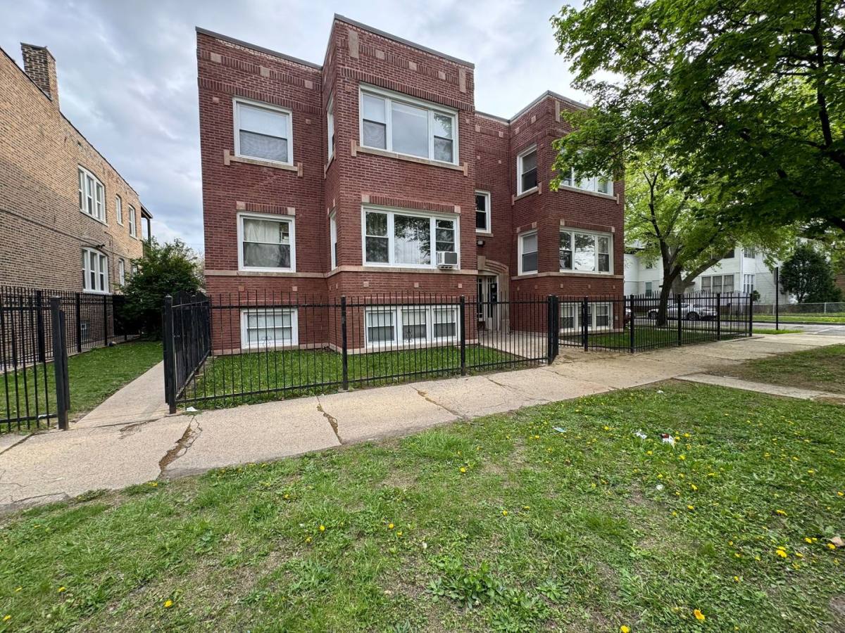 Apartment for rent at 3457 W 55th St, Chicago, IL 60629