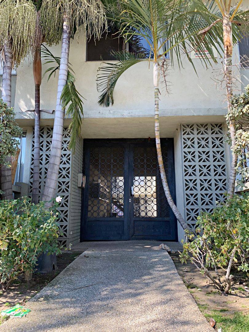 Apartment for rent at 3105 S Durango Ave, Los Angeles, CA 90034
