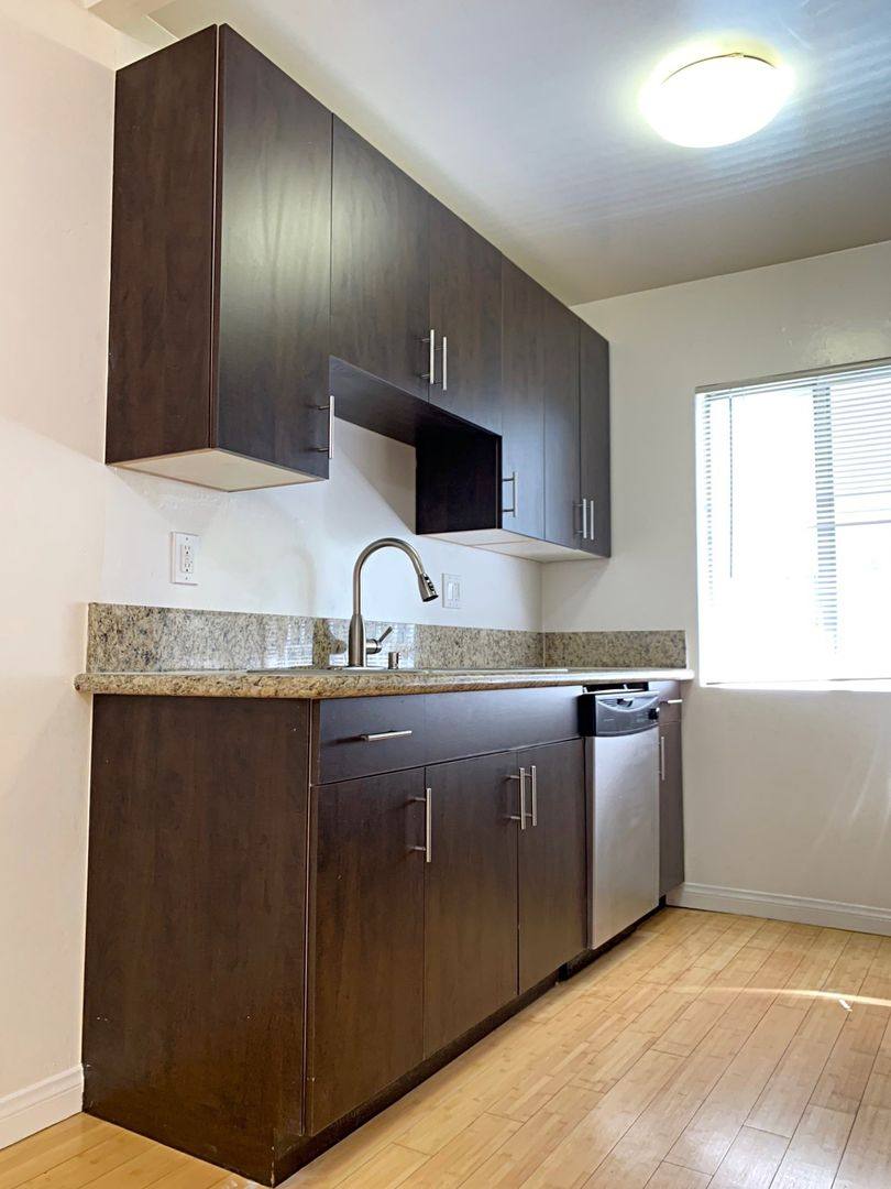 Apartment for rent at 3105 S Durango Ave, Los Angeles, CA 90034