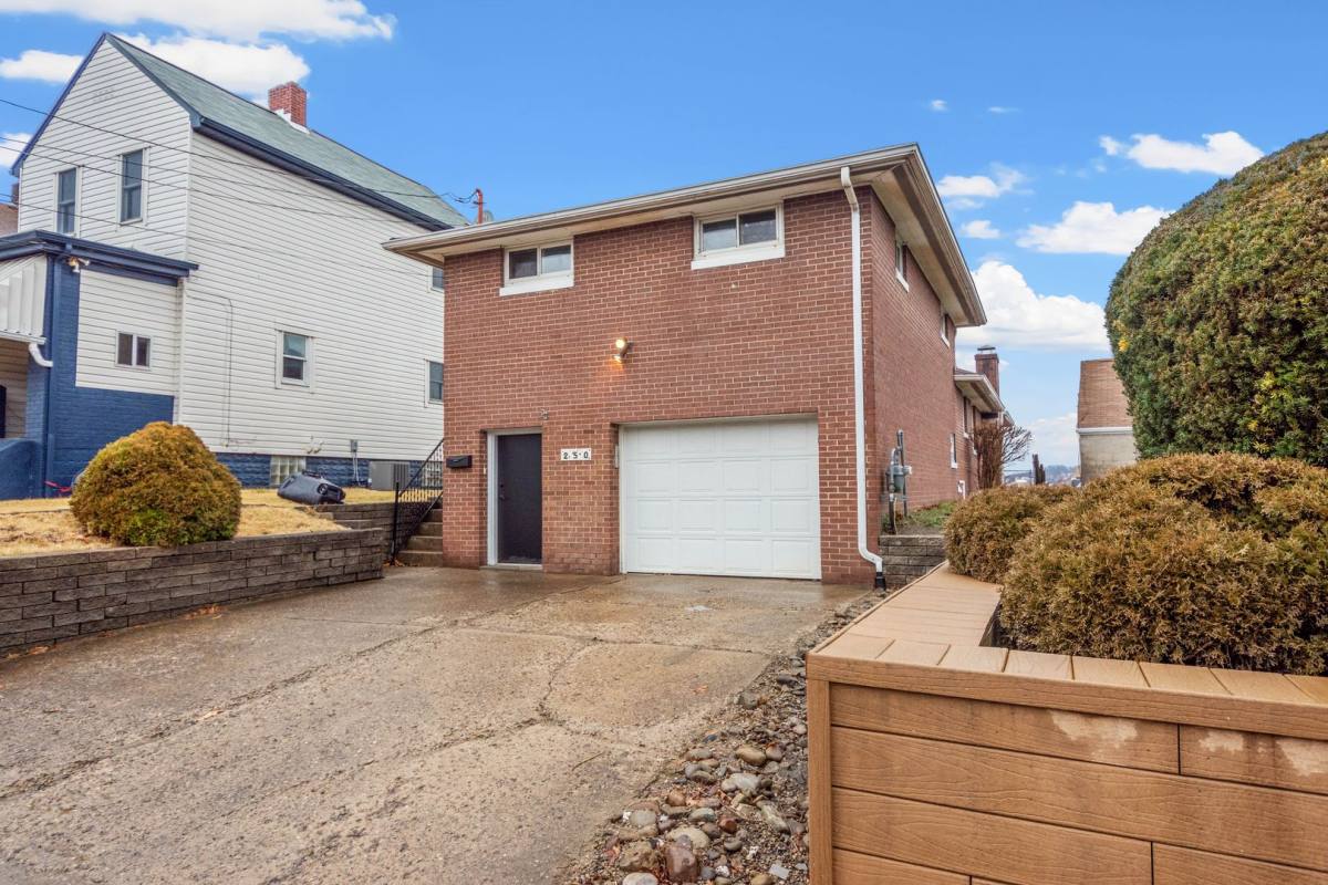 House for rent at 250 Vine St, Homestead, PA 15120