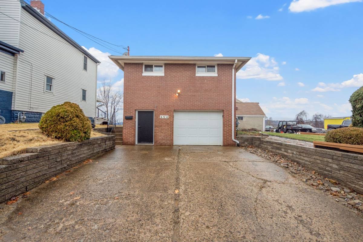 House for rent at 250 Vine St, Homestead, PA 15120