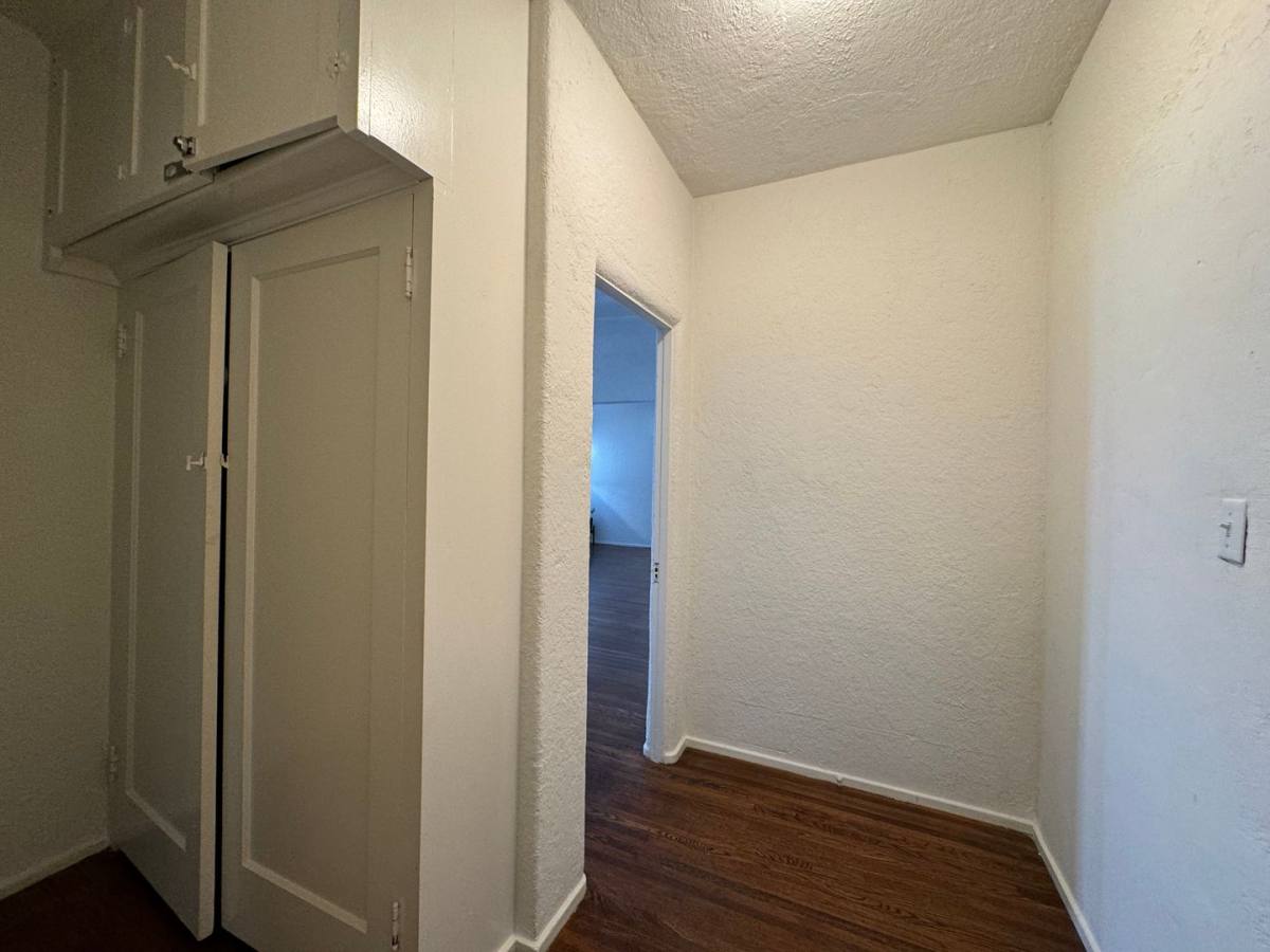 Apartment for rent at 152 S Crescent Dr, Beverly Hills, CA 90212
