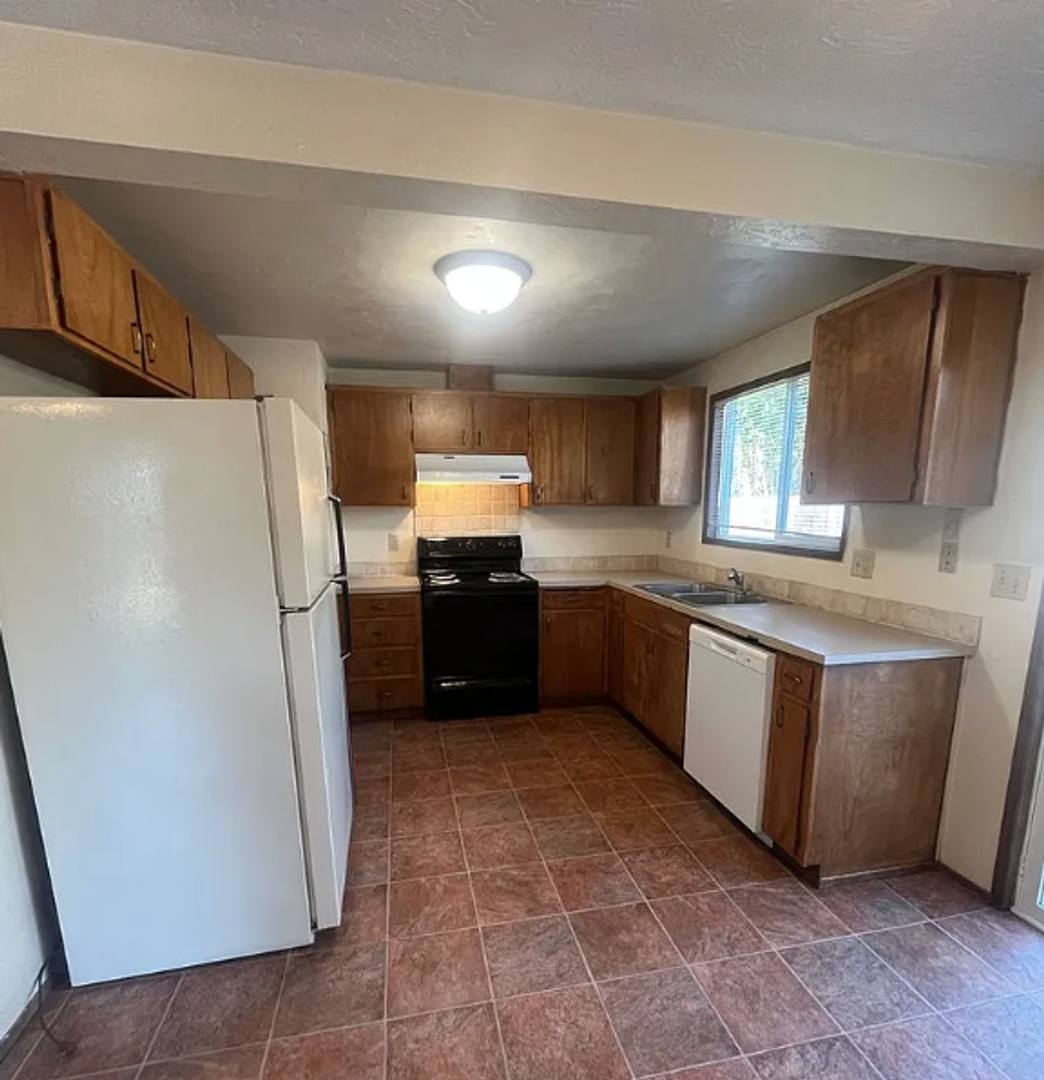 House for rent at 3869 N Clarey St, Eugene, OR 97402