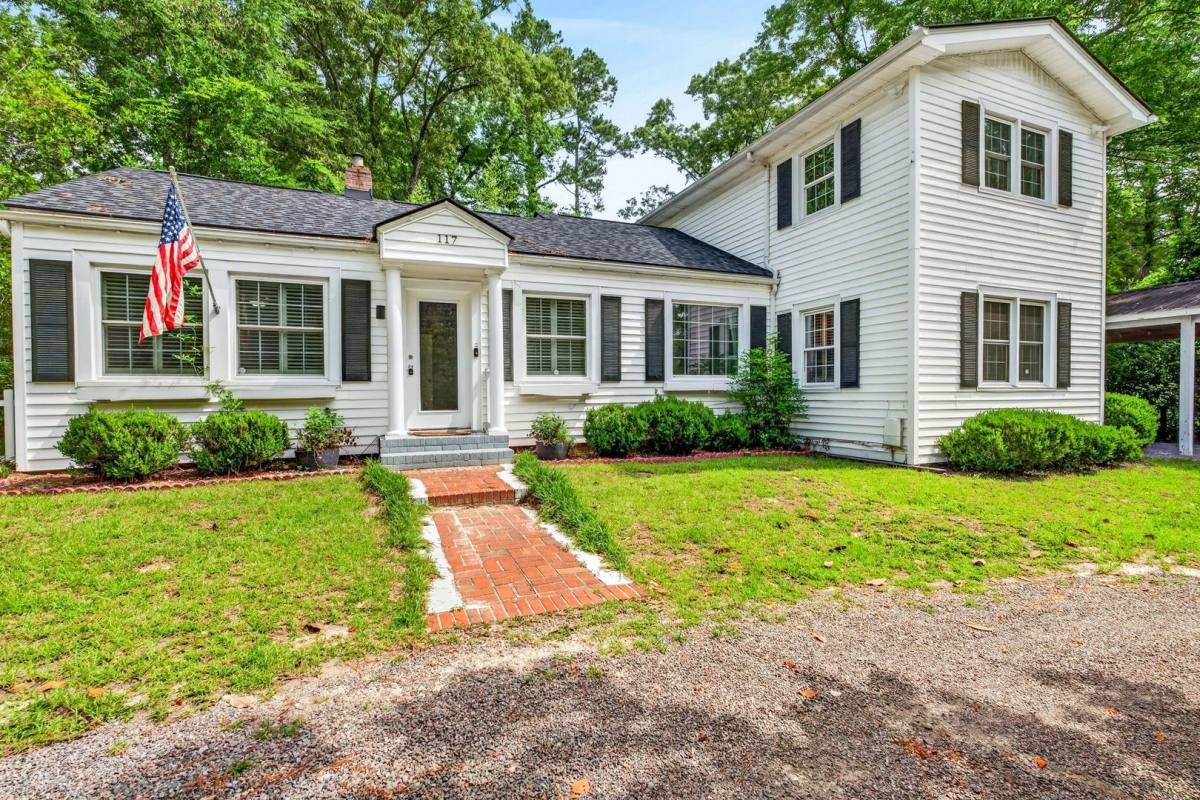 House for rent at 117 Pine Grove Ave, Summerville, SC 29483