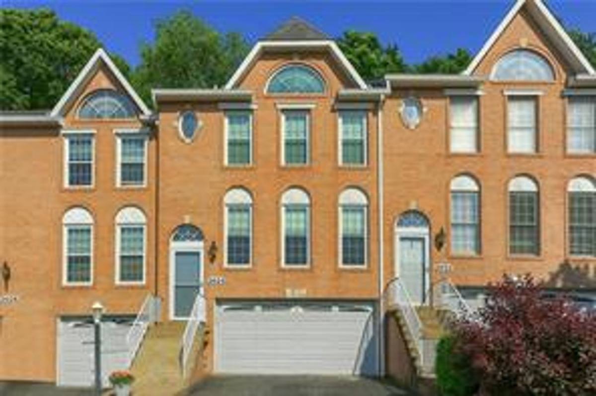 Townhouse for rent at 3024 Estate Dr, Oakdale, PA 15071
