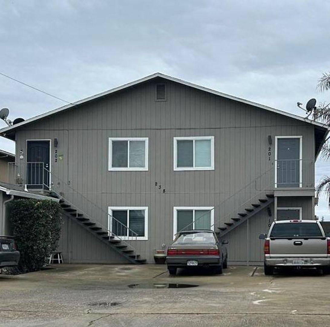 Apartment for rent at 238 N 4th Ave, Oakdale, CA 95361