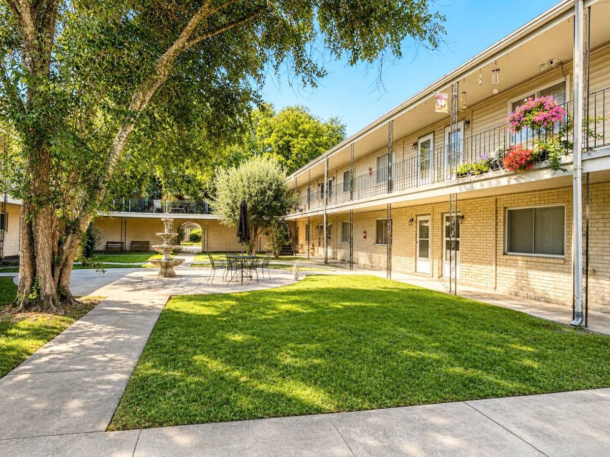 Apartment for rent at 201 S College, Lafayette, LA 70506