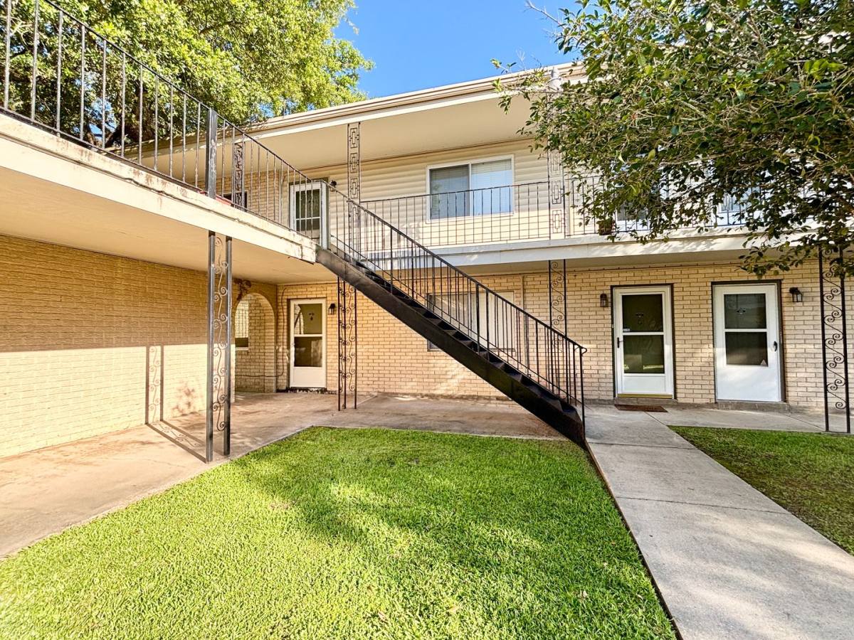 Apartment for rent at 201 S College, Lafayette, LA 70506