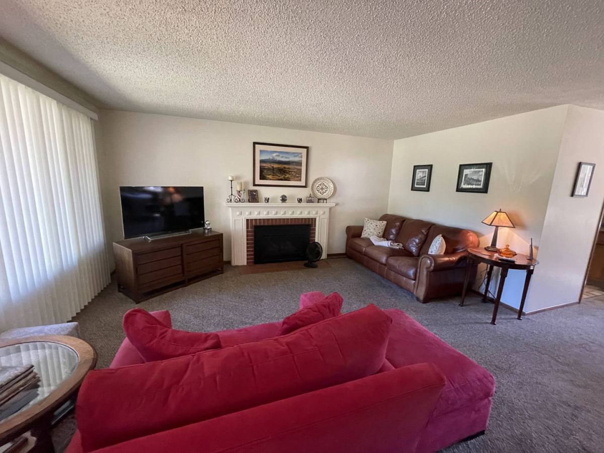 House for rent at 7250 SW Ashdale Dr, Portland, OR 97223