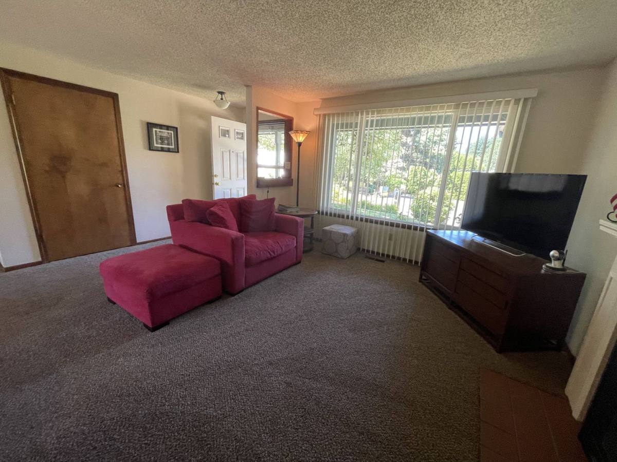House for rent at 7250 SW Ashdale Dr, Portland, OR 97223