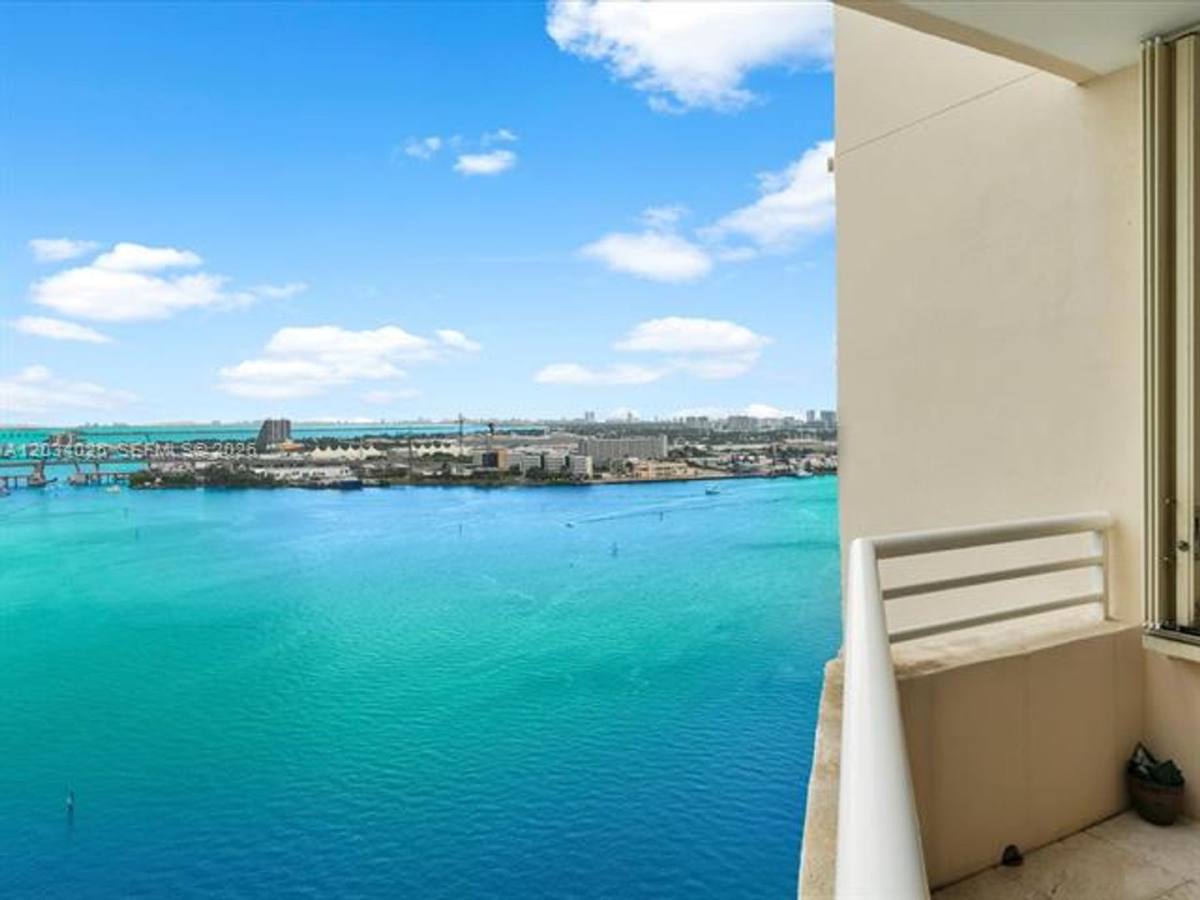 Apartment for rent at 888 Brickell Key, Miami, FL 33131