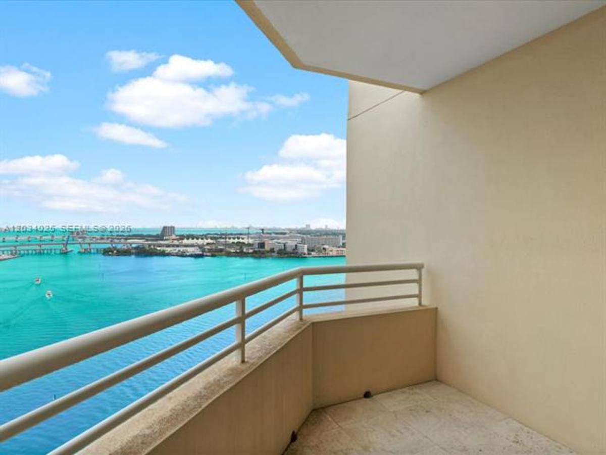 Apartment for rent at 888 Brickell Key, Miami, FL 33131