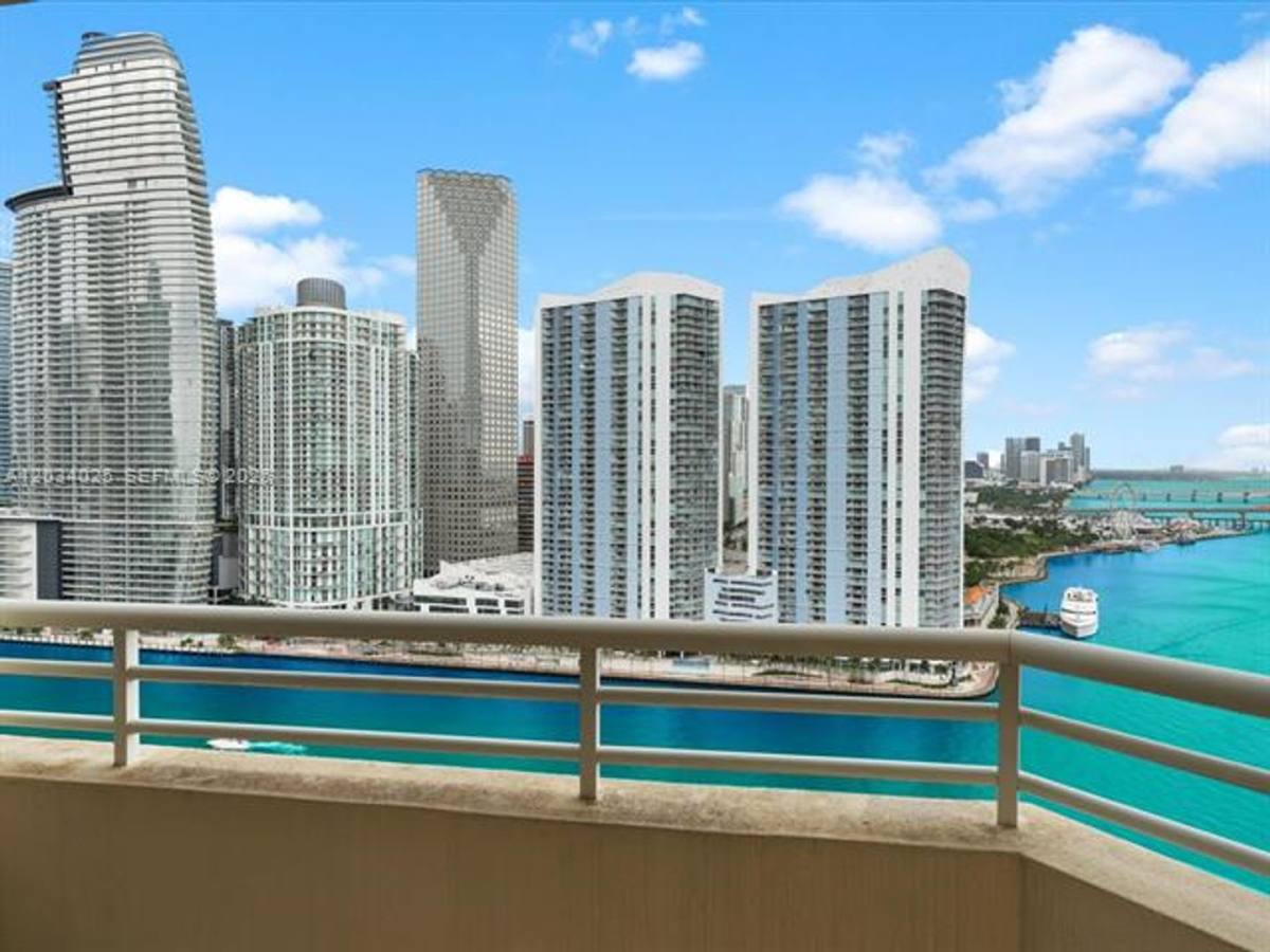 Apartment for rent at 888 Brickell Key, Miami, FL 33131