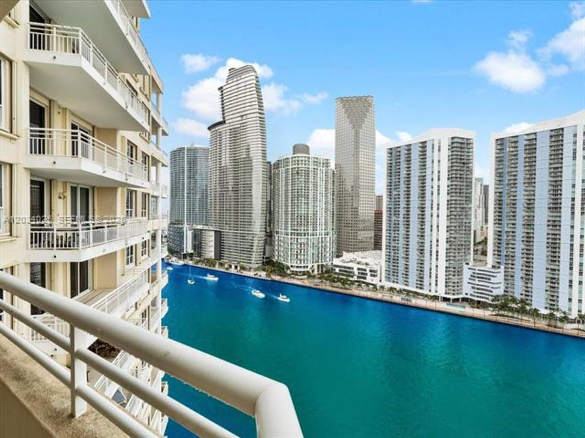 Apartment for rent at 888 Brickell Key, Miami, FL 33131