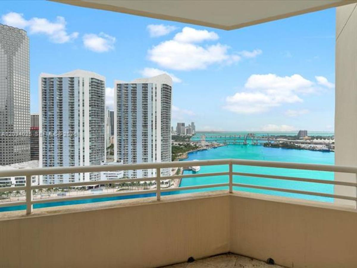 Apartment for rent at 888 Brickell Key, Miami, FL 33131
