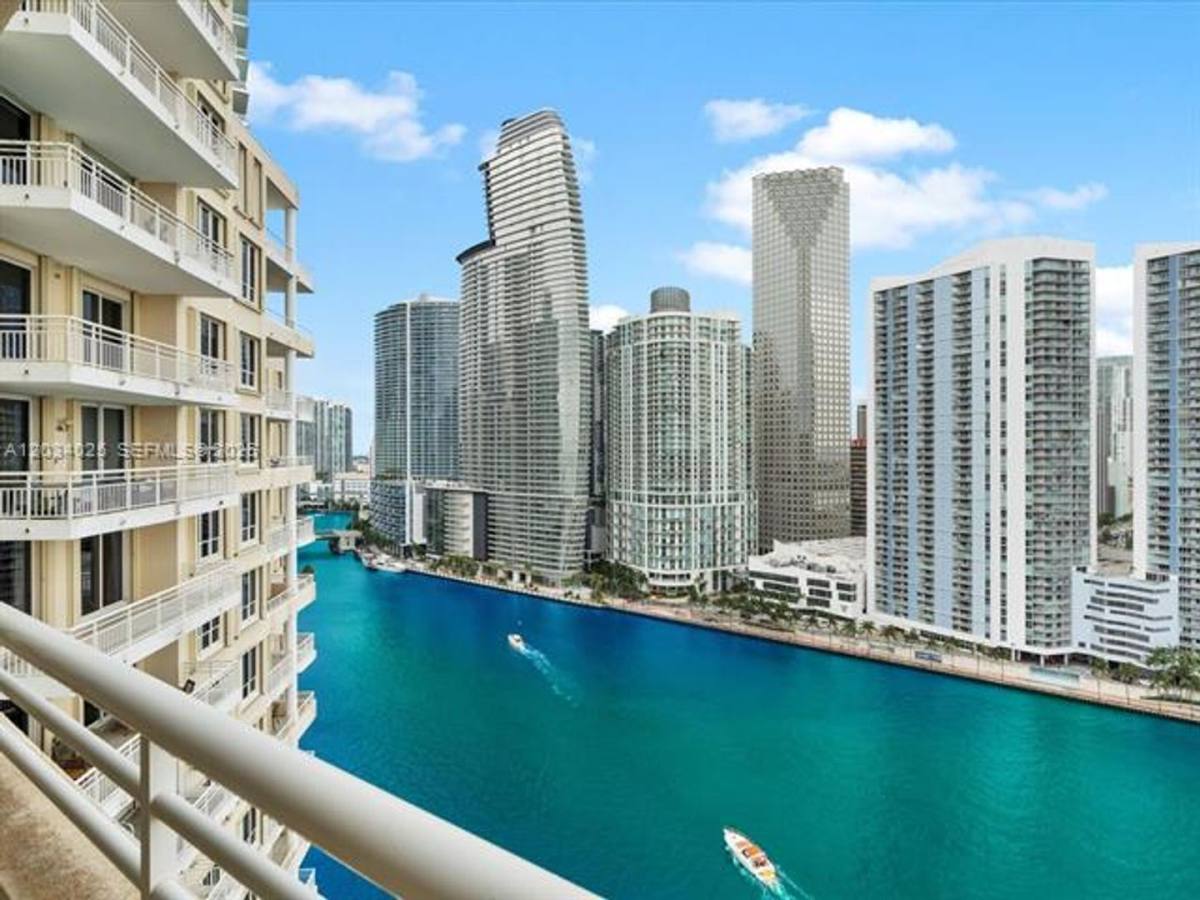 Apartment for rent at 888 Brickell Key, Miami, FL 33131