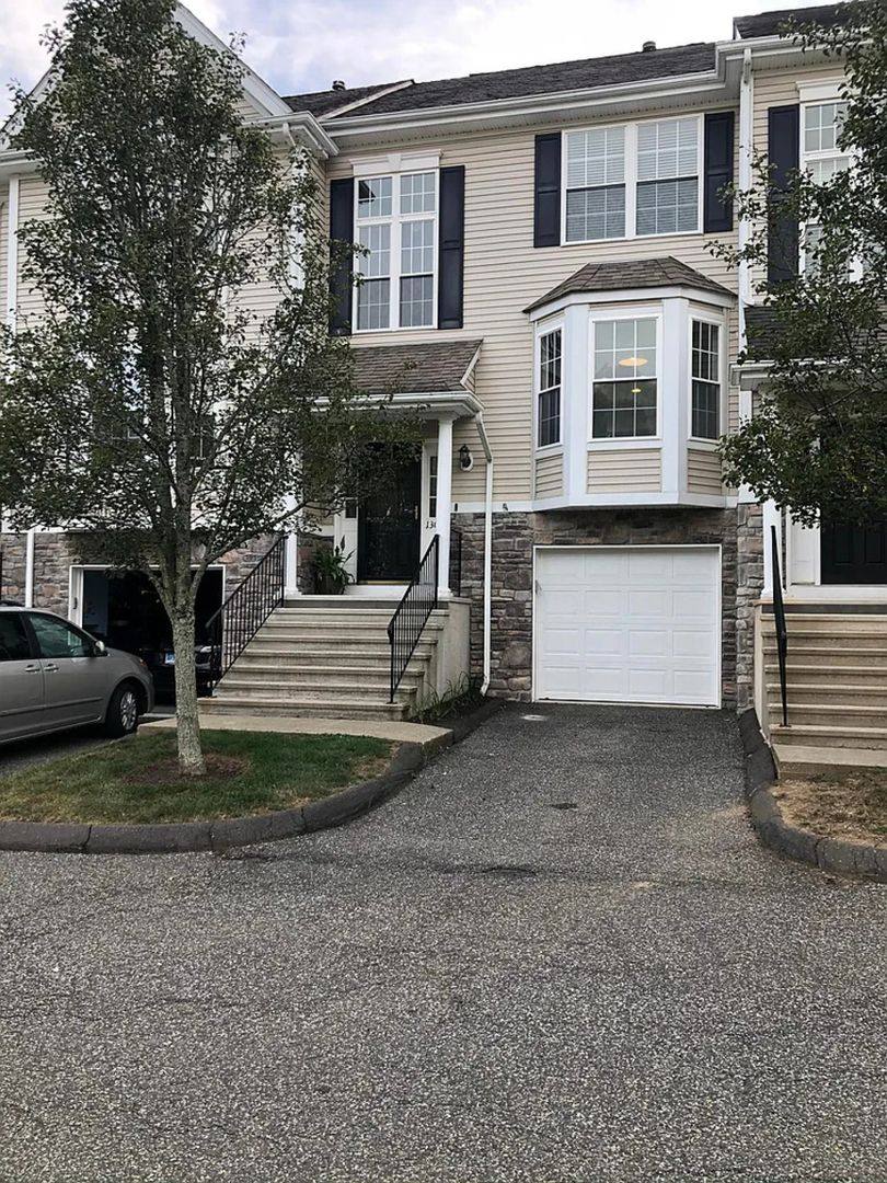 Condo for rent at 1304 Sienna Dr, Danbury, CT 06810
