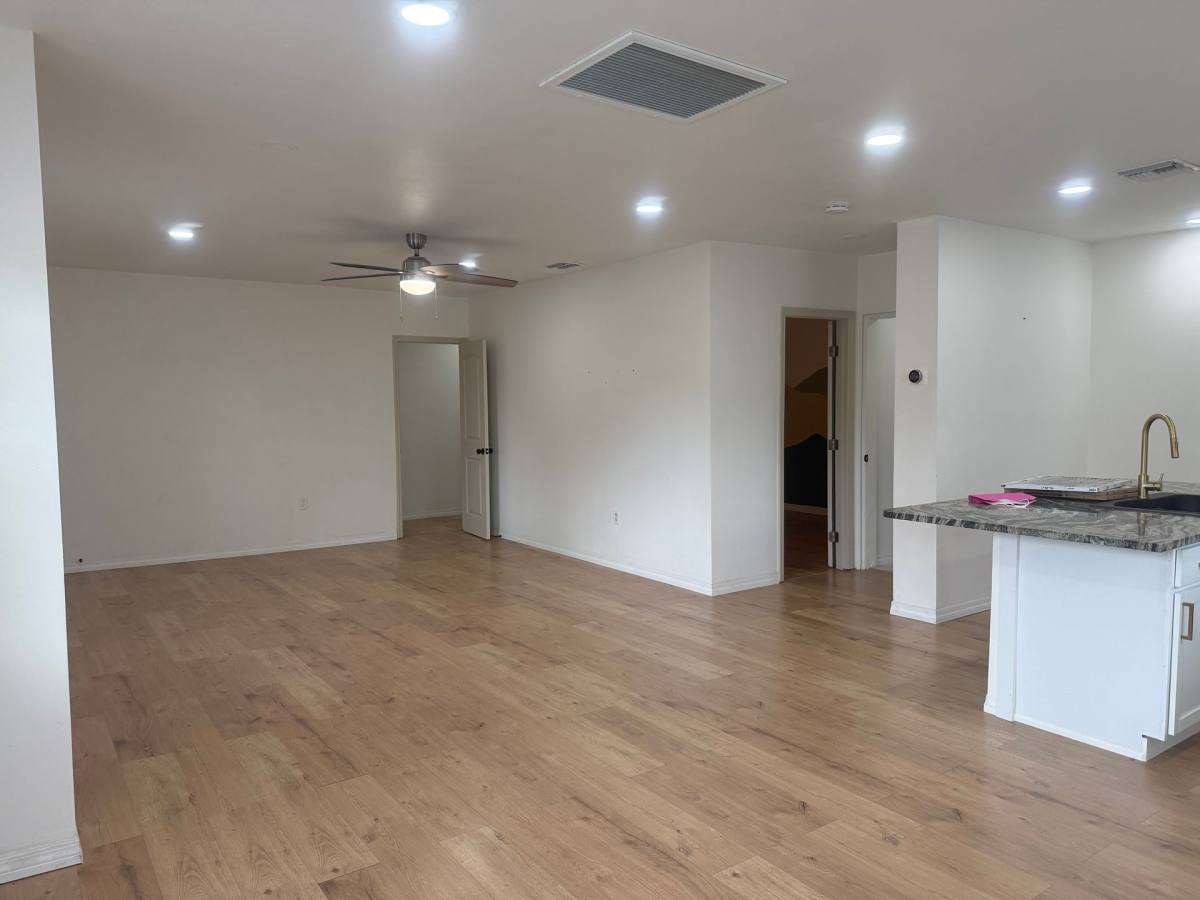 Townhouse for rent at 2021 3rd Ave E, Bradenton, FL 34208
