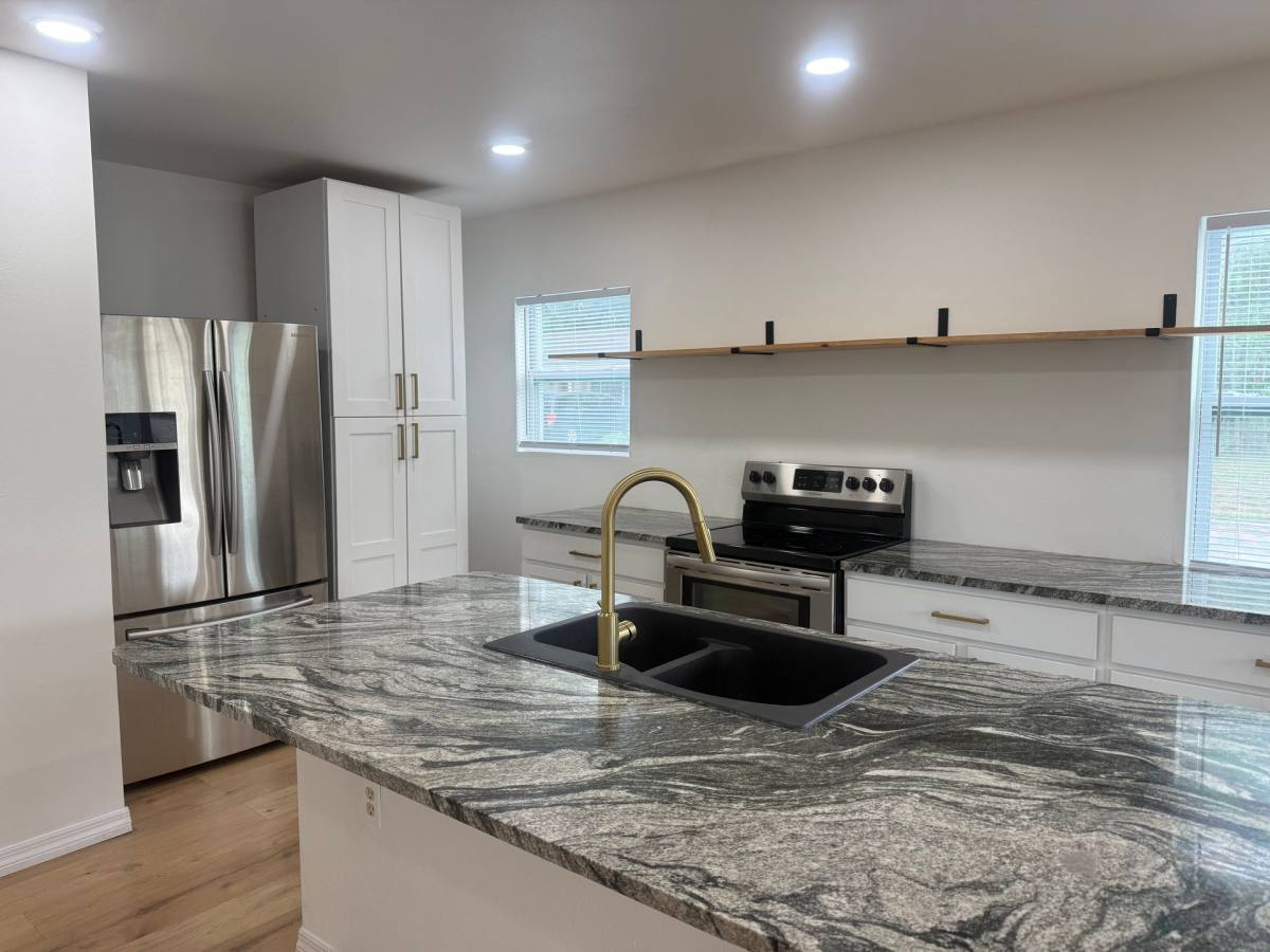 Townhouse for rent at 2021 3rd Ave E, Bradenton, FL 34208