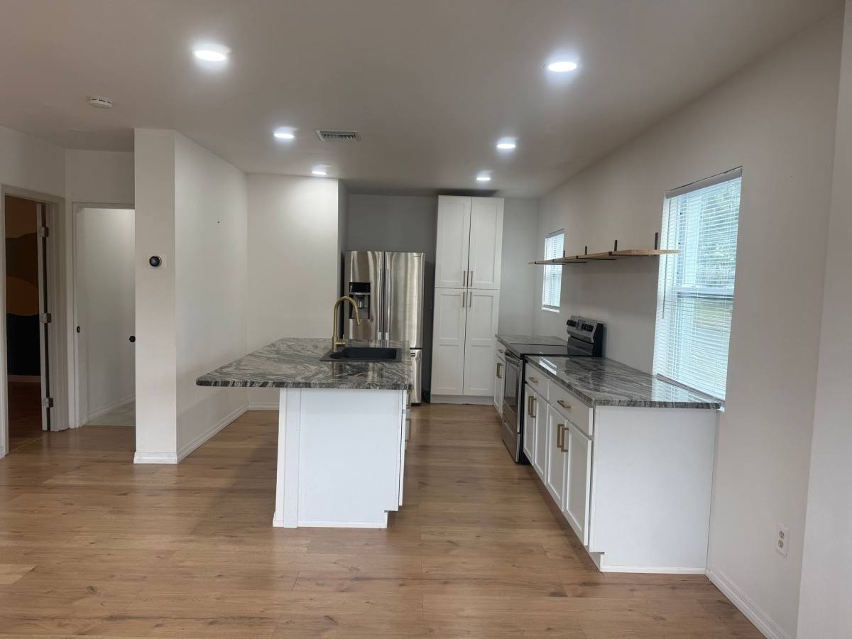 Townhouse for rent at 2021 3rd Ave E, Bradenton, FL 34208