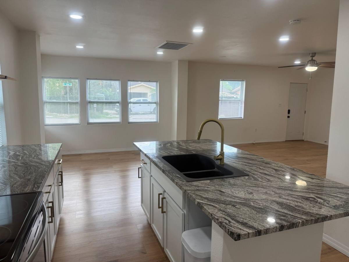 Townhouse for rent at 2021 3rd Ave E, Bradenton, FL 34208